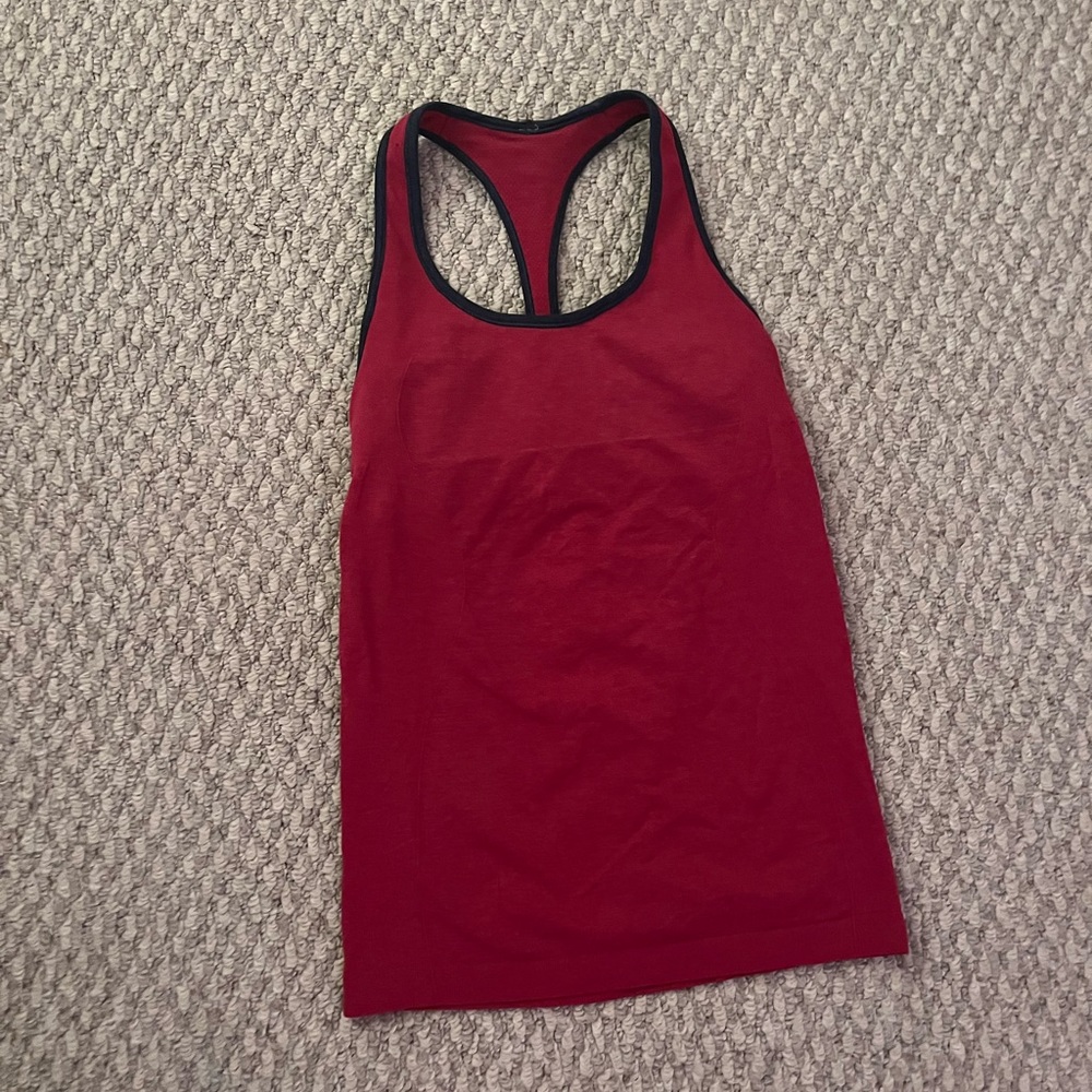 Lululemon razorback tank top. Size small. Shelf bra, no padding.